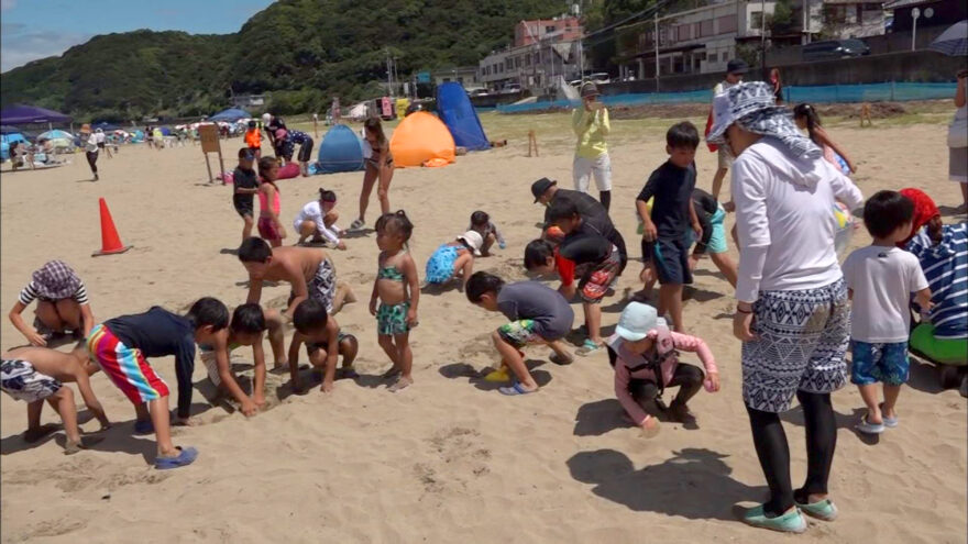 加太海水浴場で宝探し