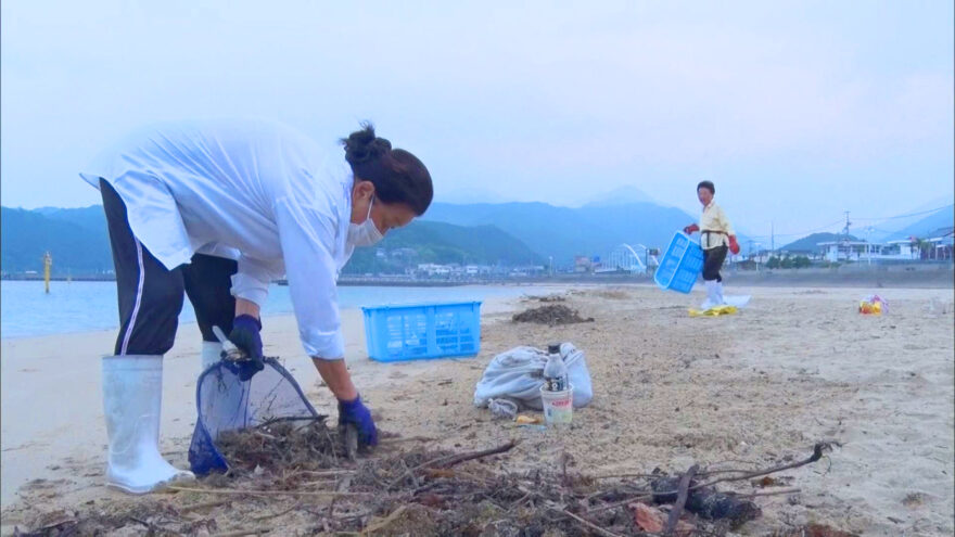 すさみ海水浴場で清掃活動