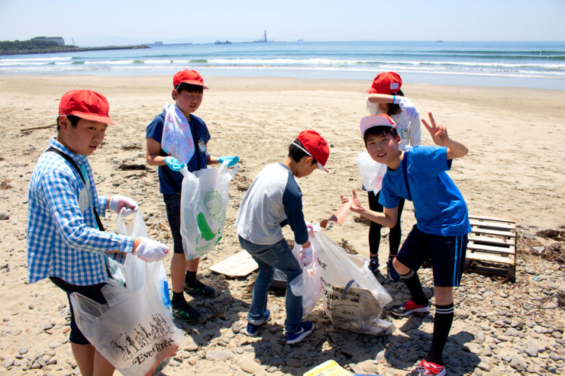 「海ごみゼロウィーク 」を前に　西脇小学校のみんながごみ拾い