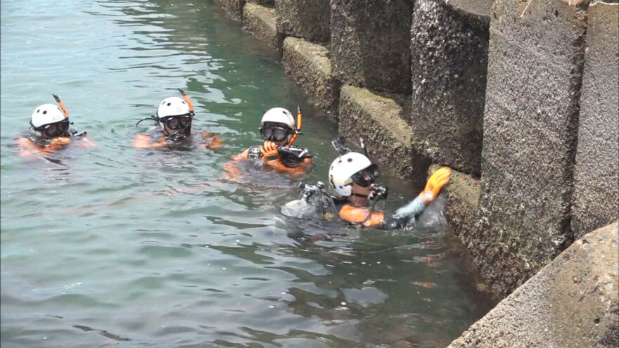 消防と海保が合同潜水訓練