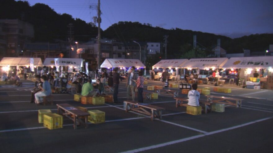 漁港でグルメ「和歌の夜市」