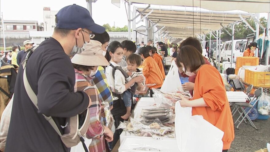 和歌浦漁港で朝市と丼まつり