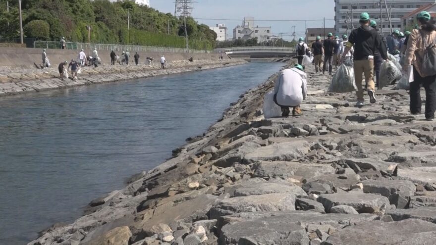 地域と企業が協力！水軒川の清掃活動に130人