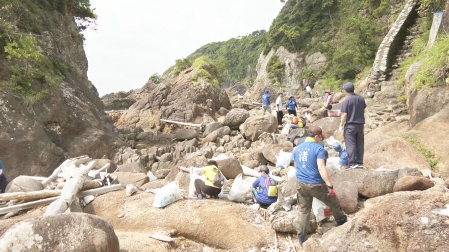 那智勝浦町の海岸で「海ゴミゼロ」を目指し清掃活動