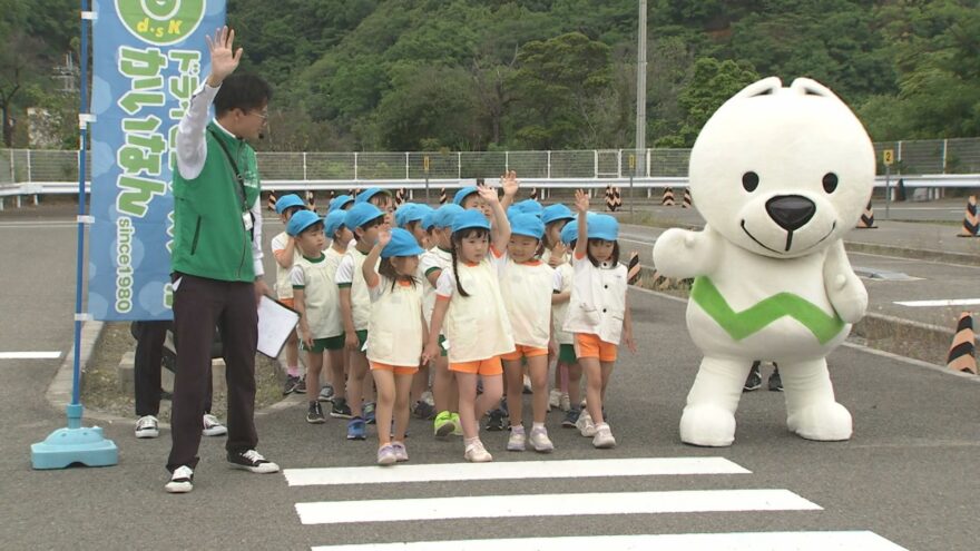 保育園児の津波避難訓練と交通安全教室