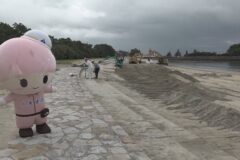 人見建設が橋杭海水浴場でボランティア清掃